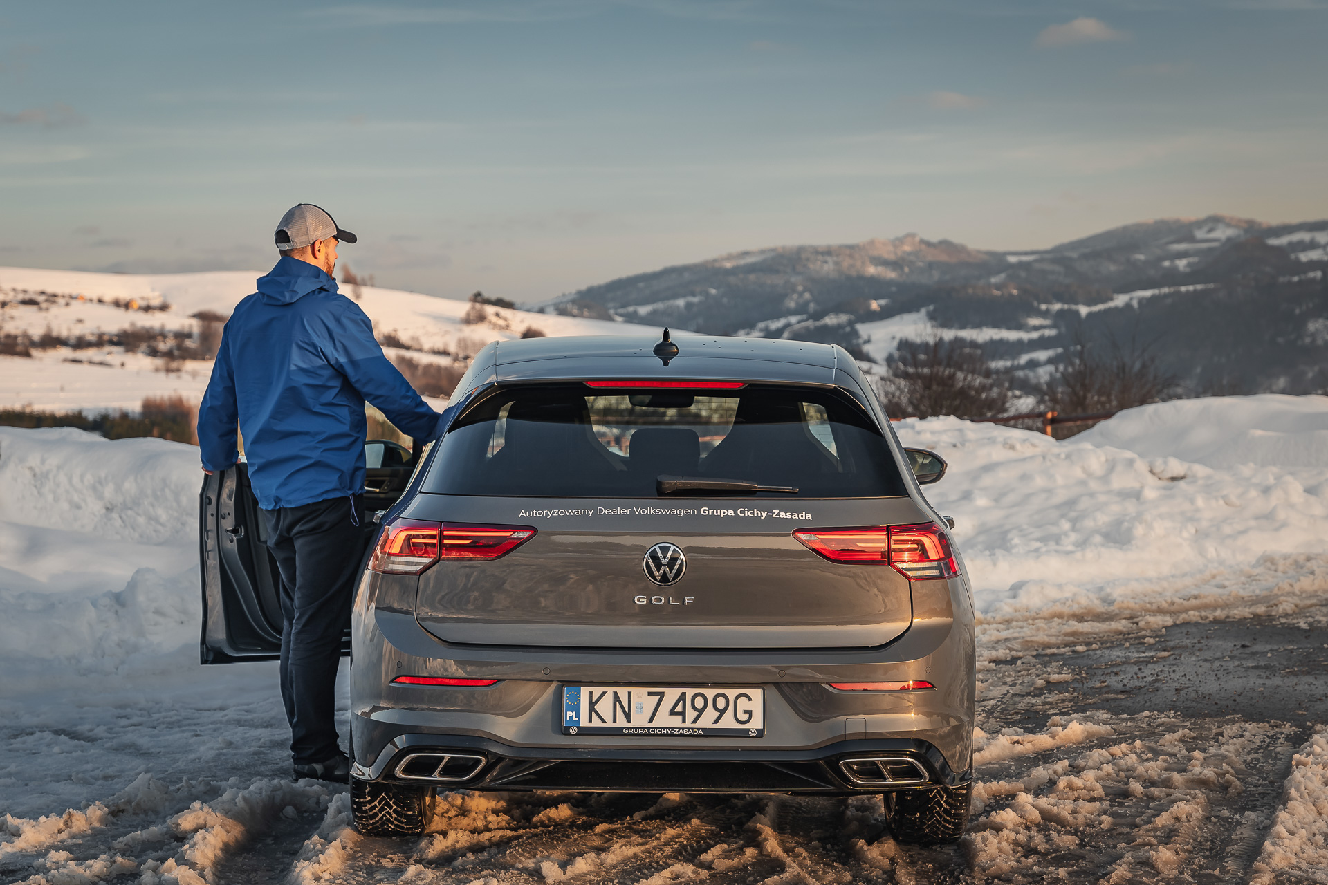 Motoryzacyjna sesja zdjęciowa Volkswagena Golfa