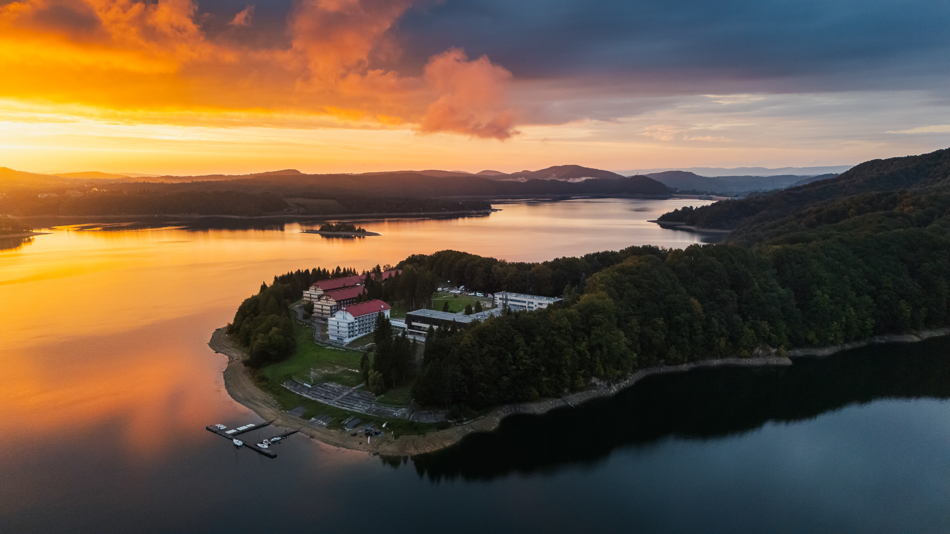 Rewita Solina zachód słońca fotografia wnętrz i architektury z drona